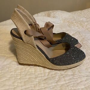 Tan and dark gray rhinestone wedges